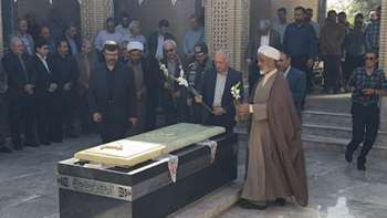 آیین غبارروبی مزار شهدای گمنام دانشگاه سمنان به مناسبت هفته دفاع مقدس برگزار شد
